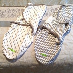 2 Swaddling blankets